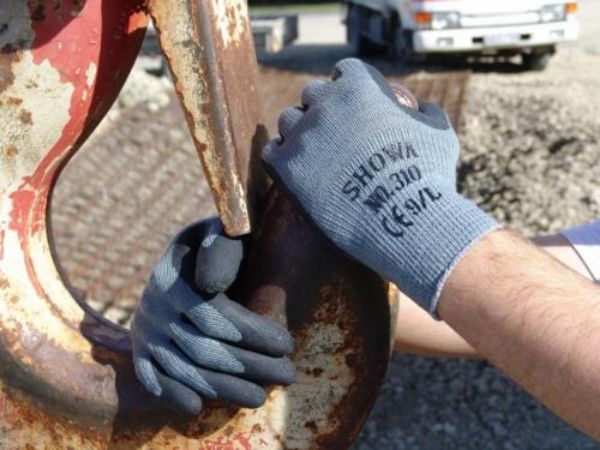 Picture of PAIR OF LYNN RIVER 310 BLACK SHOWA WORK GLOVE (M)